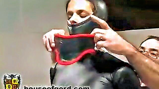 usted será castigado por tocarte el mismo de	barra eléctrica