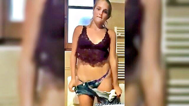 junge frauen, whatsapp, freundin - a steamy video of my partner shared on whatsapp