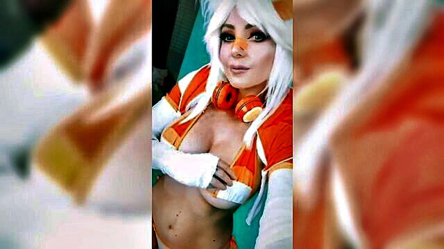 Jessica Nigri, Jessica - jessica nigris accidental bare breast   an erotic gif collection