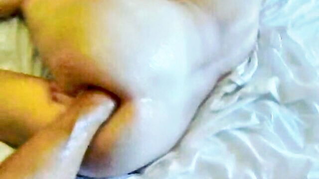 pov amateur fists anal to extreme pleasure : webcam