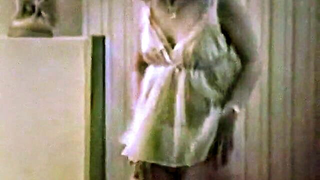 vintage 80s hairy beautys sensual striptease performance : Ultima