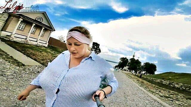 lilydreamboobs - nov 2022 macromastia