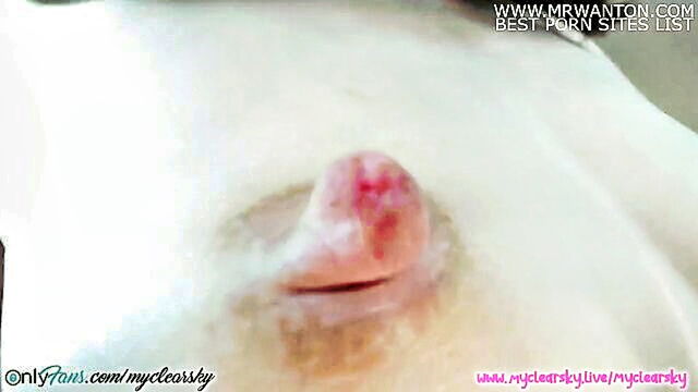 mature blonde masturbates with a closeup view : Myclearsky