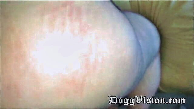 voluptuous woman enjoys bareback action at home in homemade video : Dogg Vision