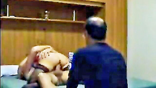 amateur, creampie, cuckold - interracial threesome leads to creampie in amateur italian cuckold video