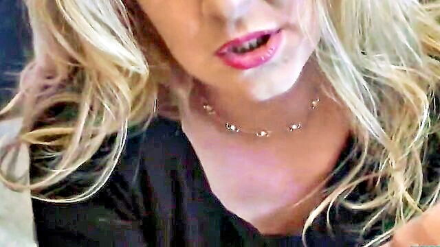 Oral Amber - authentic footage of a mature american housewife giving a passionate blowjob