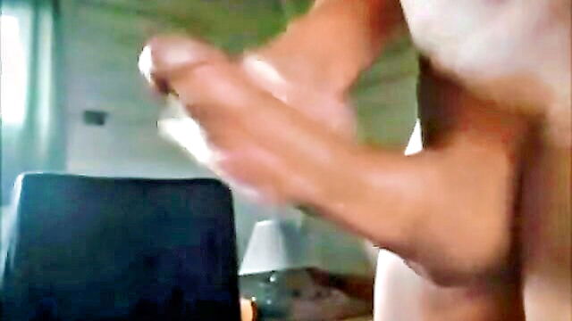 vista atrás of an amateur with big penis masturbation cum shot solo male and wanking