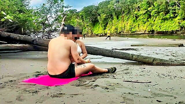 an amateur guy fucks a random person on the beach : Sensesex1989