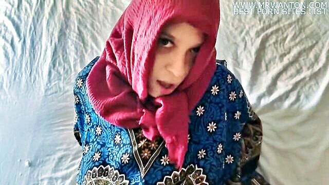 young arab girl with hijab gets fucked dogstyle : Onlyfans