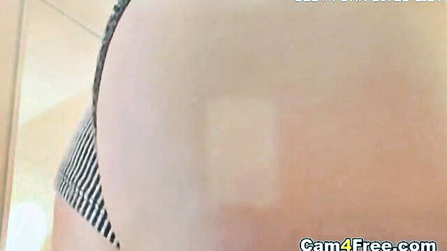 a sexy temptress indulges in solo play with her favorite toy : Cam 4 Free