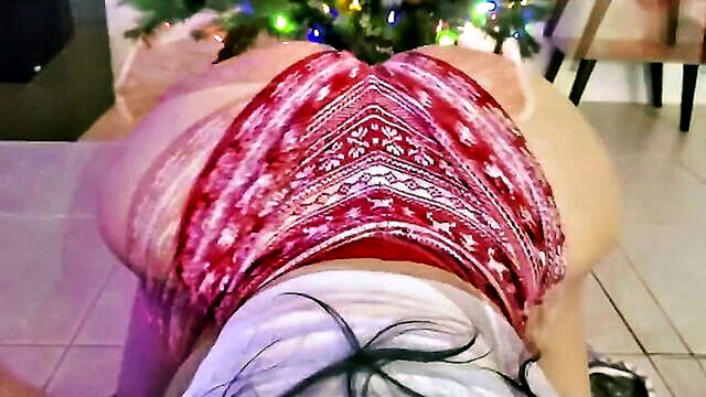 a busty brunette milf with a big ass in booty shorts for your christmas gift : Pawg