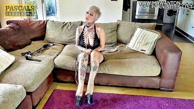 double penetration with british tattooed slut in bdsm threesome : Pascals Subsluts