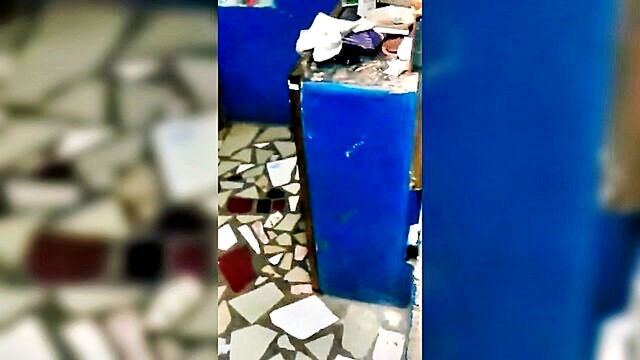 Tamil aunty - desi aunty chats in saree while changing clothes Tamil aunty