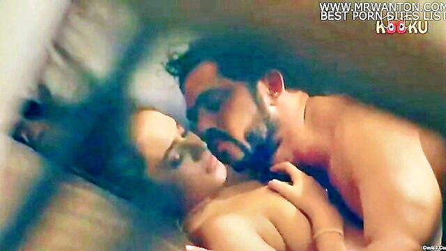 indian secretary gives handjob and blowjob in the office : XES