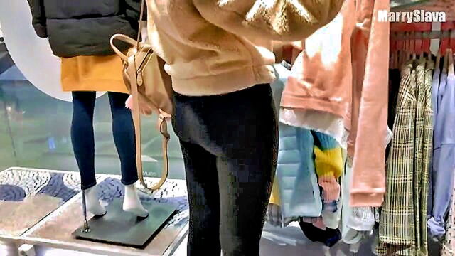 Dee Dee - amateur russian teen gives deepthroat blowjob in changing room
