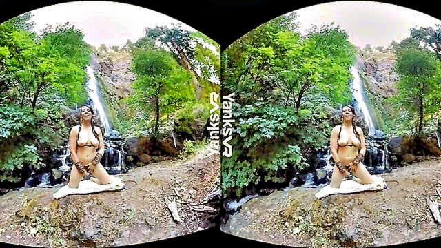 Tasty Luscious - african american lady pleasures herself in 180° virtual reality Yanks VR