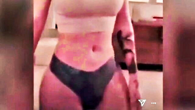 Iggy Azalea - iggy azaleas blonde twerking performance