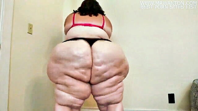 voluptuous mature beauty showcases her assets in a dazzling striptease : Pawg