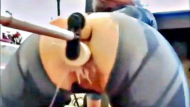 big ass amateur gets double penetrated by a fucking machine : Bang