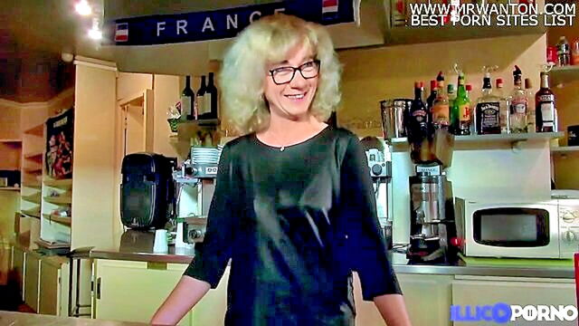 isabelle a mischievous french milf experiences anal pleasure in her bar : Illico Porno