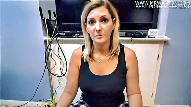 sexy white mom gives the best blowjob to american stud : Onlyfans