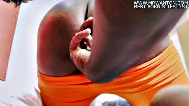 pussy, indian, fingering - indian aunty with big butt gets her pussy fingered in hd