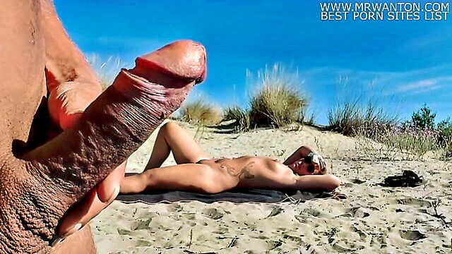 romantic encounter turns into steamy handjob session in public : Onlyfans