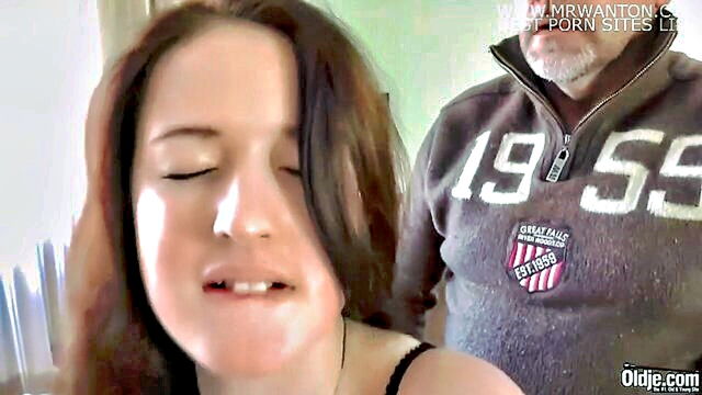 Bella Diamond - teen with natural boobs gets fucked by an older man doggy style Oldje
