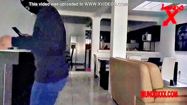 teen catches thief in explicit act with brunette : Produccion Mundox