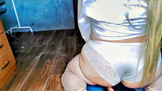 watch as a dominatrix nurse pees on her submissive man and allows her wet and filthy vagina to be seen : Ultima