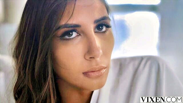 Vixen Hot Avery Sexy Sex Video