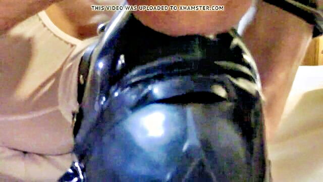 amateur teen laura xxx tied up and to give a deep blowjob