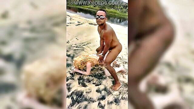 putas, praia, na praia - beach babes and sluts having fun