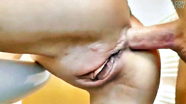blonde hottie doubles down on bathroom anal and facial in xxx hd video : Ultima