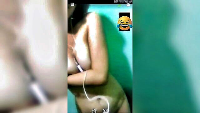 nandar aung demonstrates her solo performance on webcam : webcam