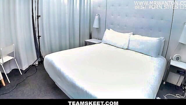 small titted brunette participates in amateur anal casting : Team Skeet