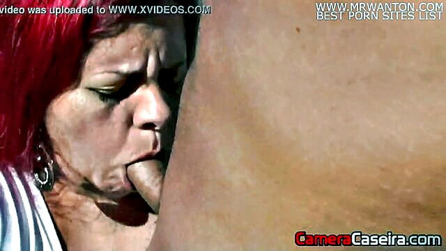 milf gives dirty beach blowjob to stranger : Cameracaseira Official
