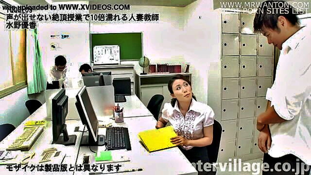 japanese milf teacher reaches intense arousal in the classroom and suppresses moans : Jukujosukidesu