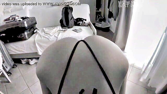voluptuous vixen shakes her assets in a steamy performance : Pawg
