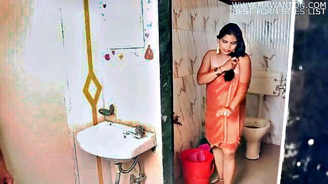 mature indian housewifes steamy encounter with friend in uncensored video : XES