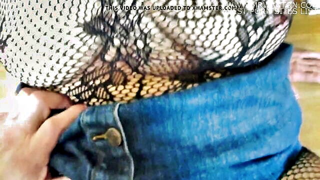 hd video of a hairy pussy getting creampied on a table with a loud orgasm : Ultima