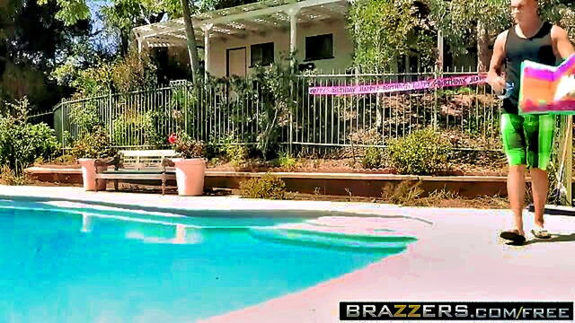 Kiara Mia - Brazzers MILF Porn Video Mommy Got Boobs