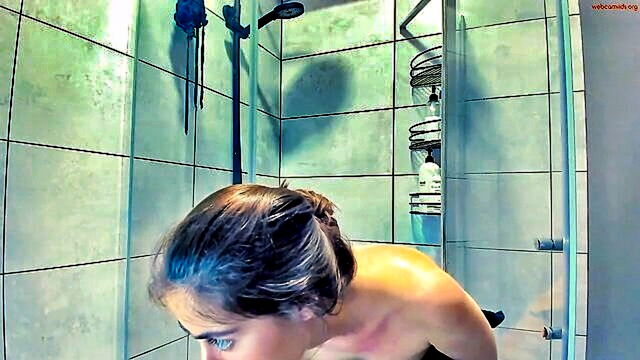 british cam model with perfect body shows off her fireworks in private video : webcam