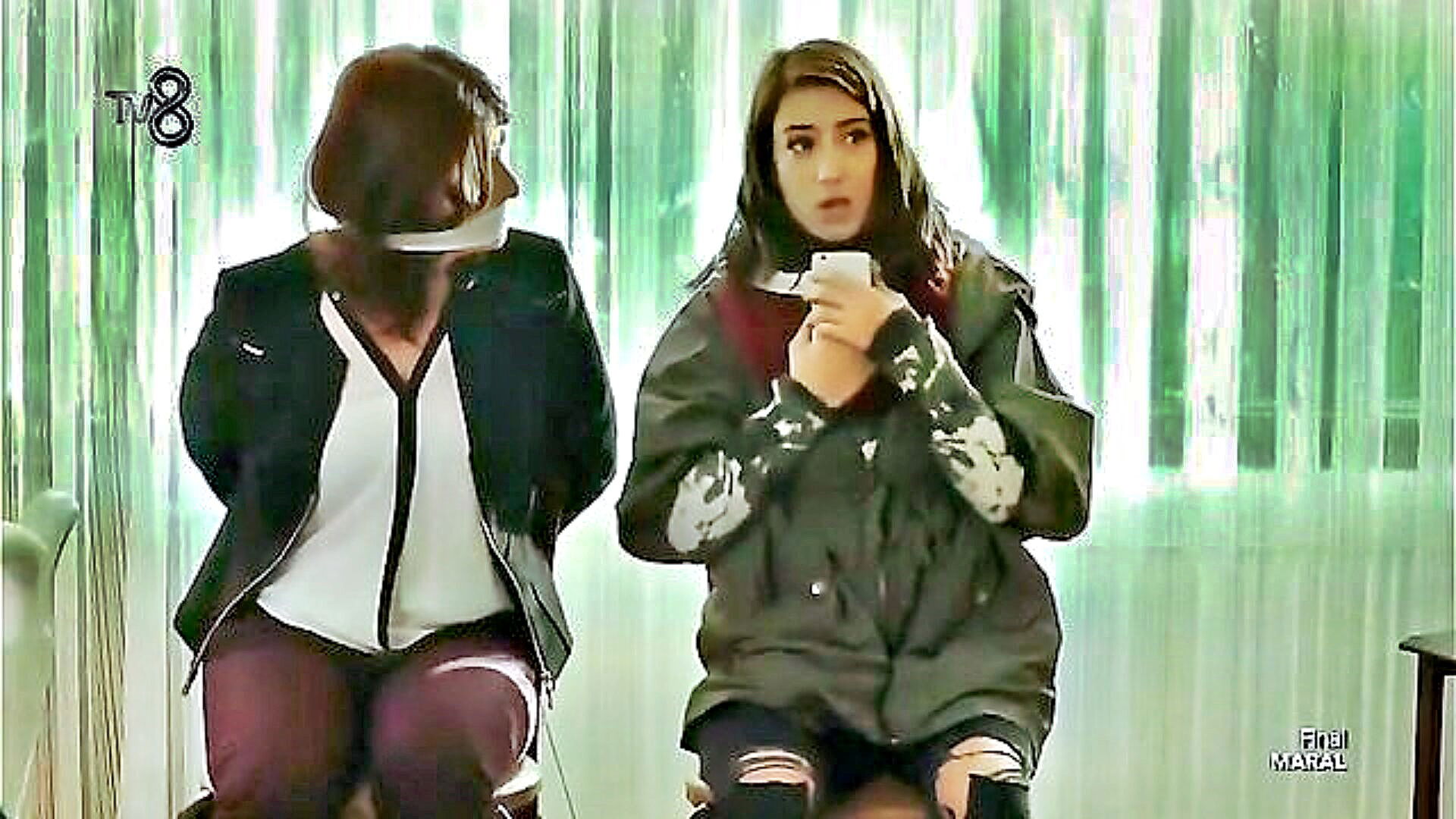 Ichkaridan yaqindan anal jinsiy aloqa