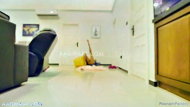Poonam Pandey - indian beauty poonam pandeys untouched solo video