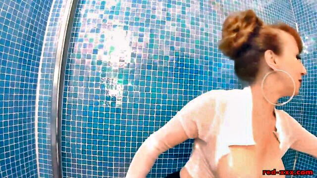sultry voluptuous beauty becomes drenched and sleek with lubricant in the bath : VIPMembers, RedXXX