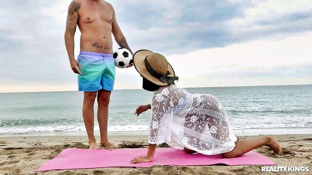 Potro De Bilbao, Alika Penagos - alika and potros steamy beach encounter in best gf leaks collection Reality Kings