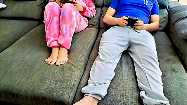 stepsister sucks stepbrother video xxx