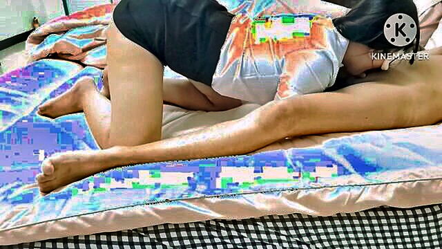 thai university student receives a massage and blowjob from a masseur : Sweetkiki1