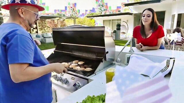 Jennifer Jacobs, Ariella Ferrera - the 4th of july is celebrated in a hot manner by ariella ferrera and jennifer jacobs